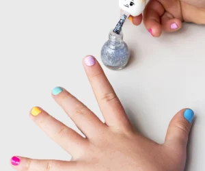 Vibrant Kids' Nail Varnish Packs: Unleash Creativity with Safe and Trendy Colors!