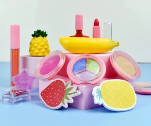 e504-kids-makeup-bag-1080-2