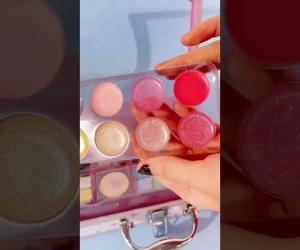 video-beautiful-kids-makeup-suitcase-box